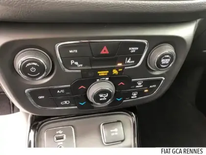 Photo 10 Jeep Compass  1.4 MultiAir II 140ch Brooklyn Edition 4x2 Euro6d-T