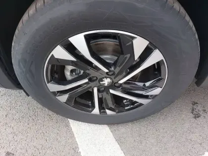 Photo 10 Peugeot 2008  BlueHDi 130 S&S EAT8