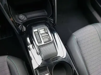 Photo 17 Peugeot 2008  BlueHDi 130 S&S EAT8