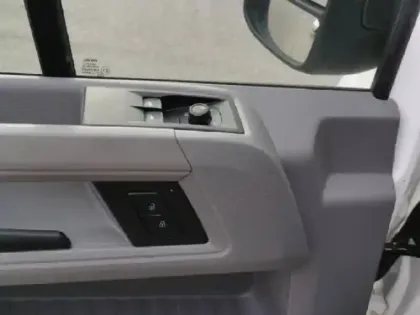 Photo 8 Volkswagen Crafter  Fg 35 L3H3 2.0 TDI 140ch Business Traction BVA8