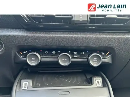 Photo 13 Citroën C4 e- 136 ch Automatique