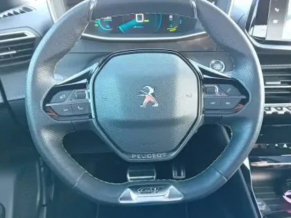 Photo 13 Peugeot 2008  Electrique 136 ch