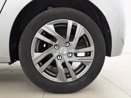 Photo 62 Peugeot 208  PureTech 100 S&S BVM6