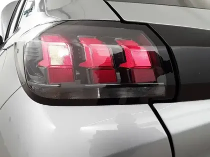 Photo 47 Peugeot 208  PureTech 100 S&S BVM6