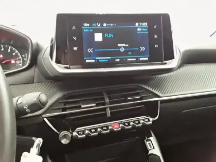 Photo 63 Peugeot 208  PureTech 100 S&S BVM6