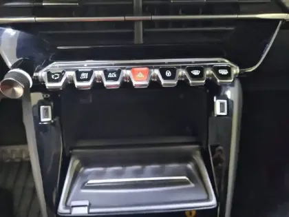 Photo 43 Peugeot 208  PureTech 100 S&S BVM6