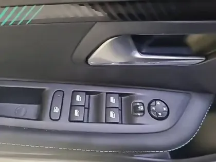 Photo 48 Peugeot 208  PureTech 100 S&S BVM6