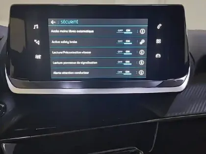 Photo 41 Peugeot 208  PureTech 100 S&S BVM6