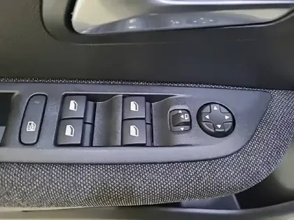 Photo 61 Peugeot 208  PureTech 75 S&S BVM5