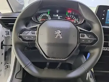 Photo 40 Peugeot 208  PureTech 75 S&S BVM5