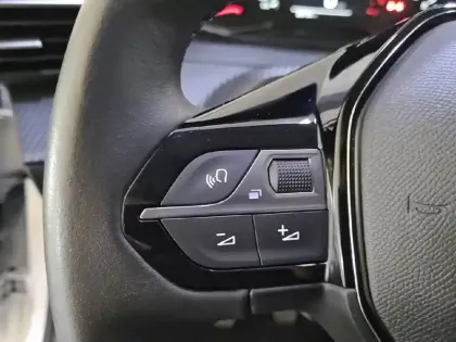 Photo 58 Peugeot 208  PureTech 75 S&S BVM5