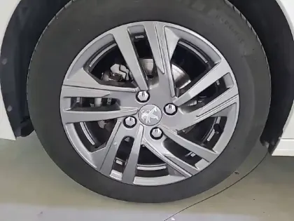 Photo 44 Peugeot 208  PureTech 75 S&S BVM5