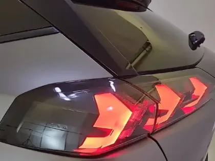 Photo 65 Peugeot 2008  BlueHDi 110 S&S BVM6