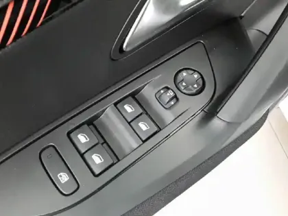 Photo 18 Peugeot 2008  BlueHDi 110 S&S BVM6