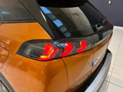 Photo 36 Peugeot 2008  Electrique 136 ch