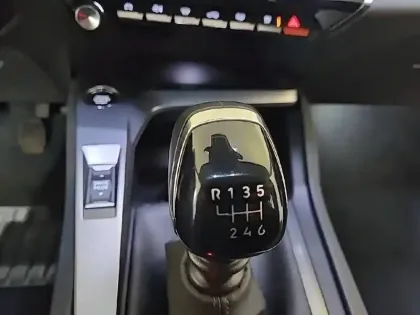 Photo 13 Peugeot 308  SW BlueHDi 130ch S&S BVM6