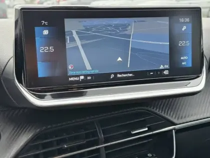 Photo 38 Peugeot 208  PureTech 100 S&S BVM6