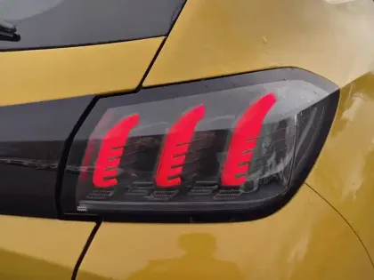 Photo 36 Peugeot 208  PureTech 100 S&S BVM6