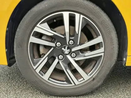 Photo 32 Peugeot 208  PureTech 100 S&S BVM6