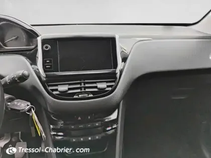 Photo 20 Peugeot 2008  BlueHDi 100ch S&S BVM5 Allure