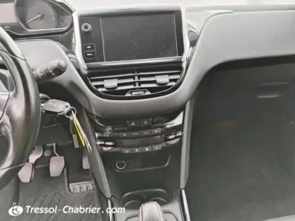 Photo 10 Peugeot 2008  BlueHDi 100ch S&S BVM5 Allure