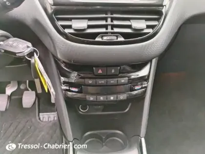 Photo 14 Peugeot 2008  BlueHDi 100ch S&S BVM5 Allure