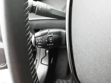 Photo 52 Peugeot 208  PureTech 100 S&S BVM6