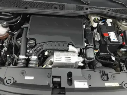 Photo 46 Peugeot 208  PureTech 100 S&S BVM6