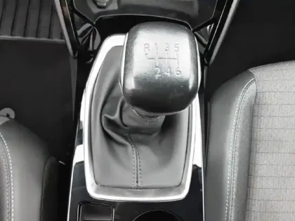 Photo 45 Peugeot 208  PureTech 100 S&S BVM6