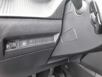Photo 51 Peugeot 208  PureTech 100 S&S BVM6