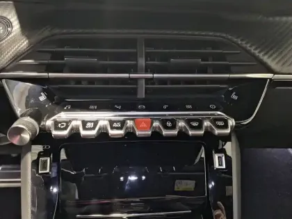 Photo 14 Peugeot 208  PureTech 130 S&S EAT8