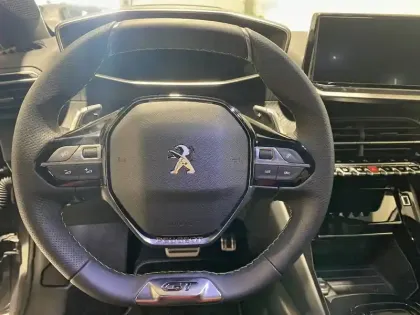 Photo 12 Peugeot 208  PureTech 130 S&S EAT8