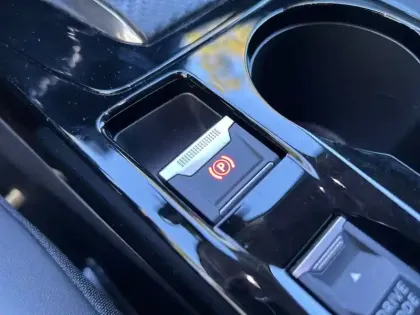 Photo 37 Peugeot 2008  Electrique 136 ch