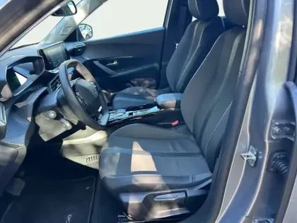 Photo 30 Peugeot 2008  Electrique 136 ch