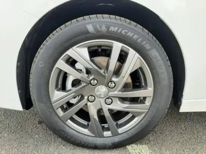Photo 35 Peugeot 208  BlueHDi 100 S&S BVM6