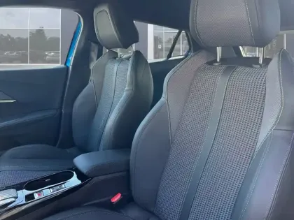 Photo 53 Peugeot 2008  PureTech 130 S&S EAT8