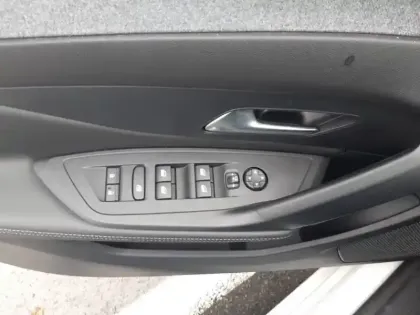 Photo 30 Peugeot 308  PHEV 180 e-EAT8