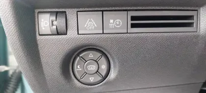 Photo 17 Citroën C4 e- 136 ch Automatique