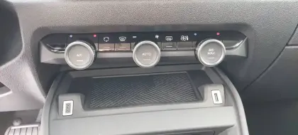 Photo 19 Citroën C4 e- 136 ch Automatique