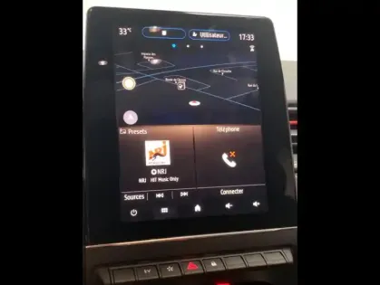 Photo 25 Renault Captur  E-Tech hybride 145ch RS Line + Toit ouvrant + Attelage