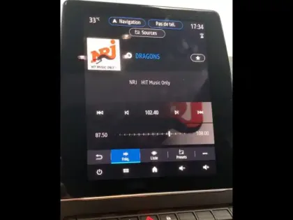 Photo 27 Renault Captur  E-Tech hybride 145ch RS Line + Toit ouvrant + Attelage