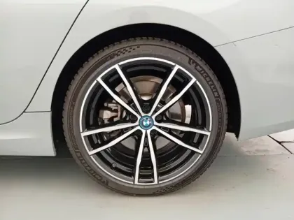 Photo 21 BMW Serie 3 Série 3 Touring 330eA xDrive 292ch M Sport