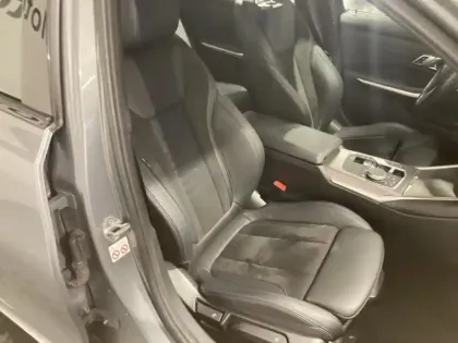 Photo 8 BMW Serie 3 Série 3 318dA 150ch M Sport