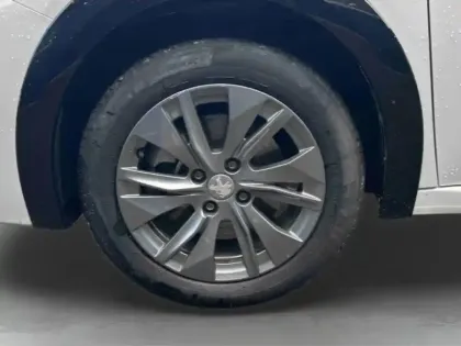 Photo 9 Peugeot 208  e- 136ch Style