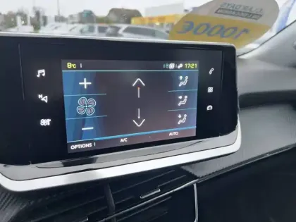 Photo 14 Peugeot 2008  Electrique 136 ch