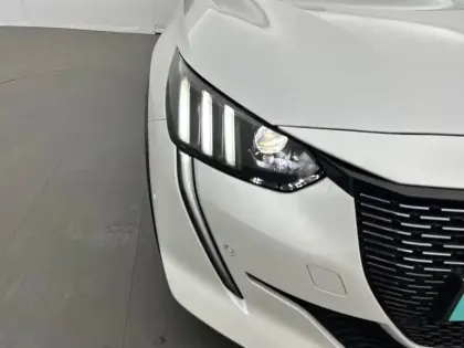 Photo 15 Peugeot 208  PureTech 100 S&S BVM6
