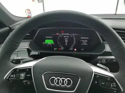 Photo 26 Audi Q8 E-Tron  55 408 ch 114 kWh Quattro