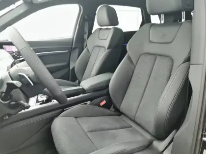 Photo 28 Audi Q8 E-Tron  55 408 ch 114 kWh Quattro