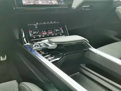 Photo 29 Audi Q8 E-Tron  55 408 ch 114 kWh Quattro