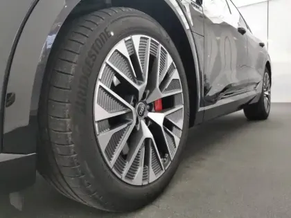 Photo 31 Audi Q8 E-Tron  55 408 ch 114 kWh Quattro